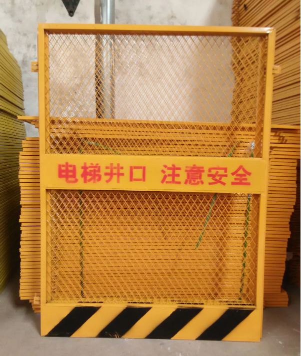 建筑施工電梯門(mén)